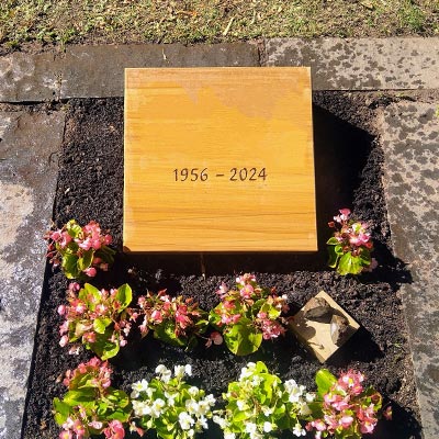 Liegesteine / Platten aus Sandstein